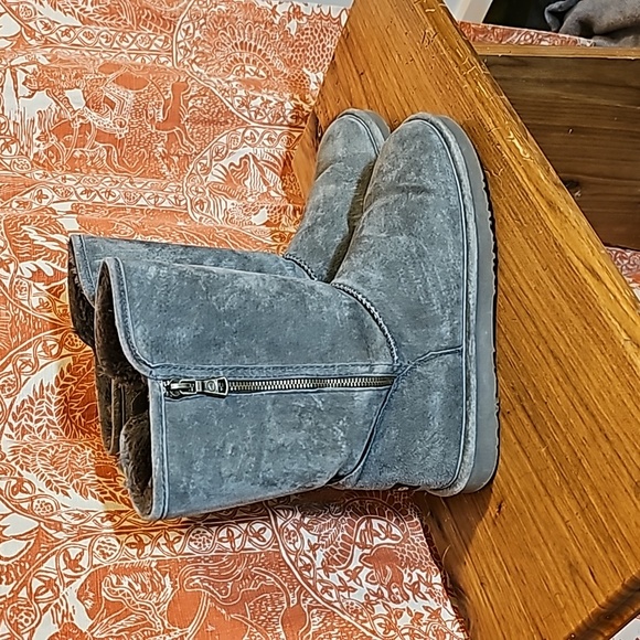 Lamo Boots - Picture 1 of 7
